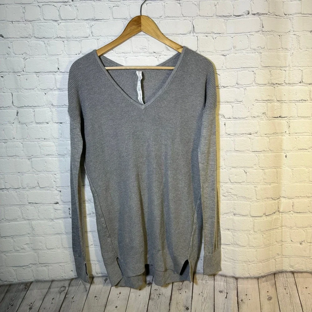 Lululemon Gray V-Neck Waffle Knit Sweater Cashmere Blend Thumbholes Size 12